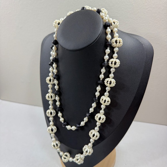Vintage Long Faux Pearl Necklace Black Creamy White Faceted Beads - Picture 3 of 10